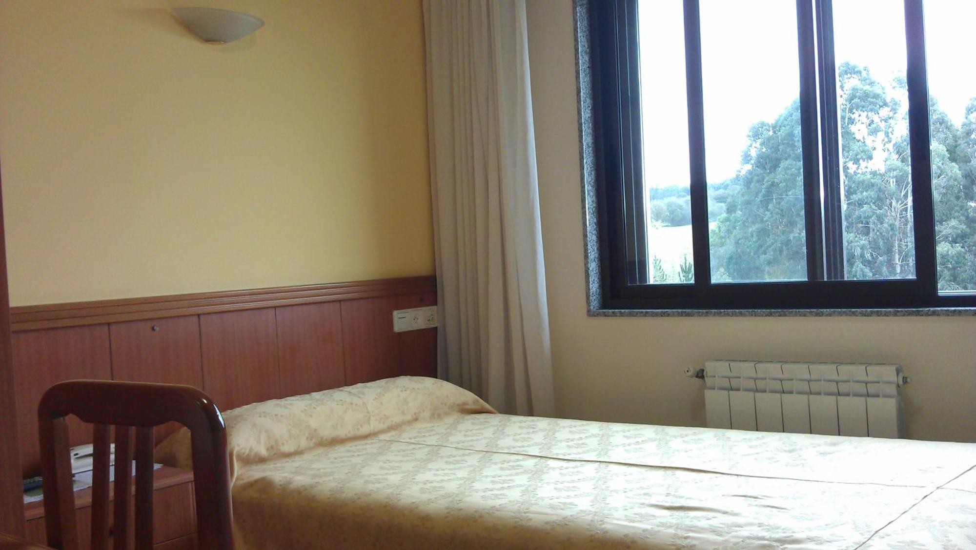 Hostal Restaurante O'Cadaval Frades Bilik gambar