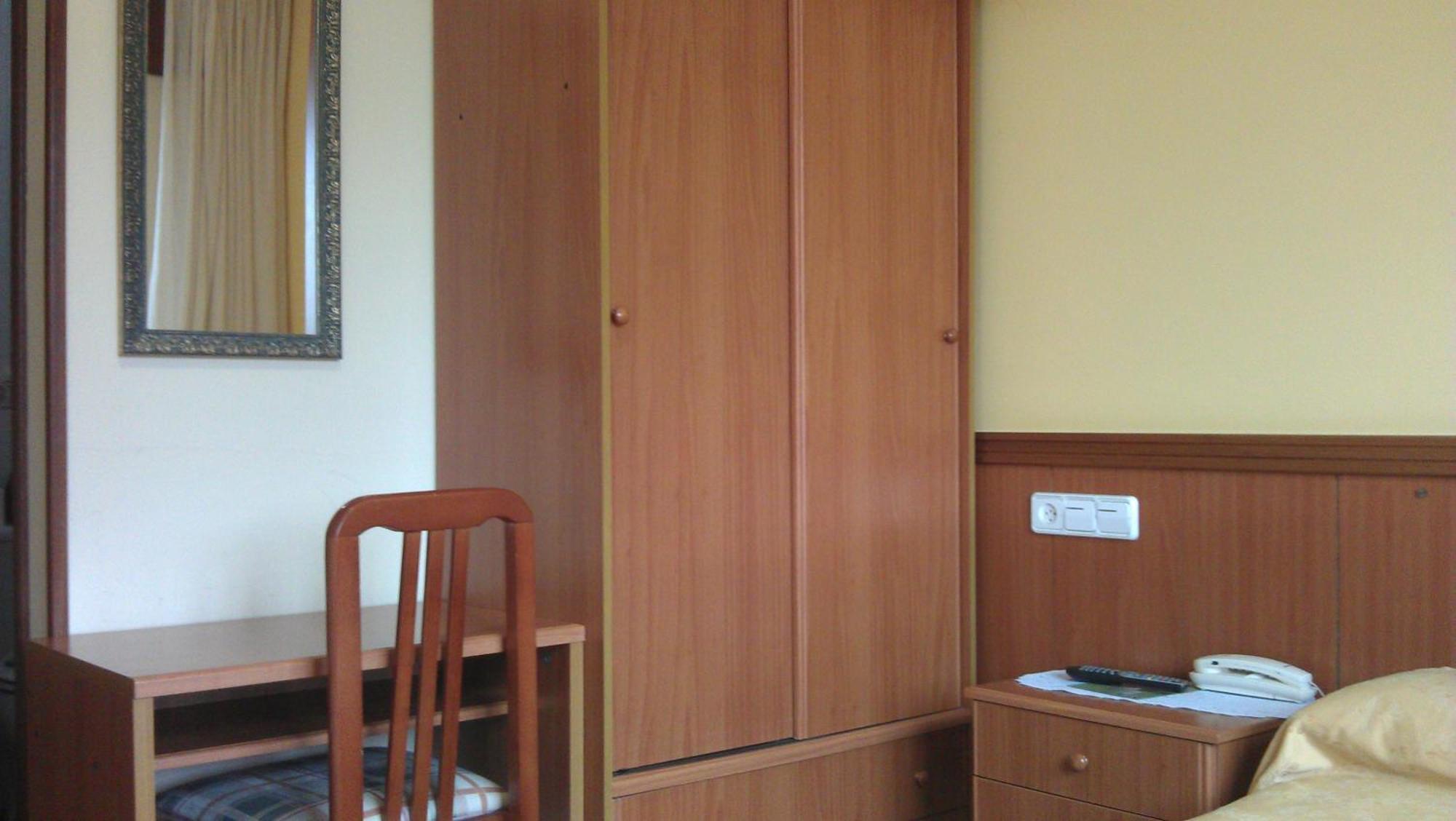 Hostal Restaurante O'Cadaval Frades Bilik gambar