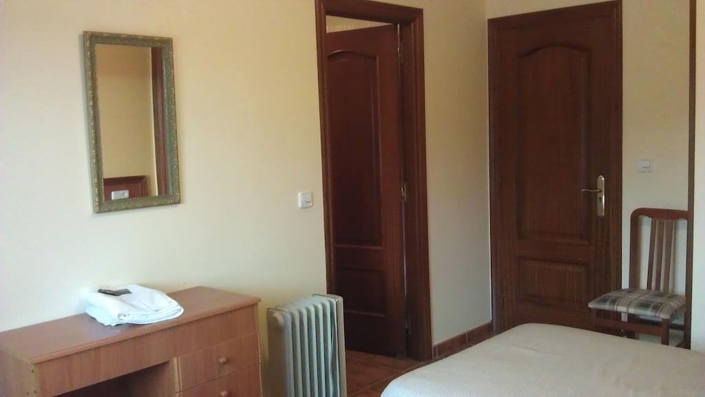Hostal Restaurante O'Cadaval Frades Bilik gambar