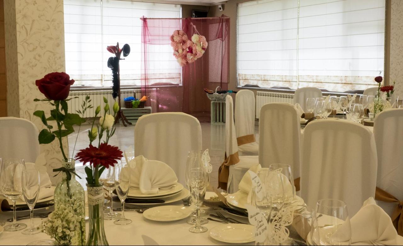 Hostal Restaurante O'Cadaval Frades Luaran gambar